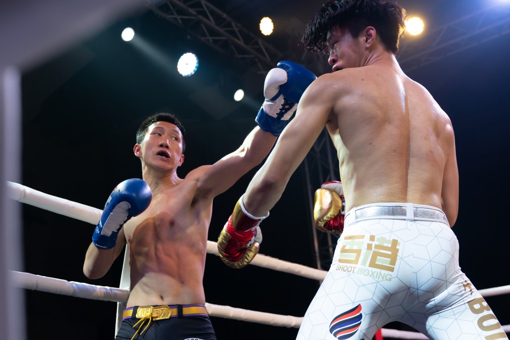 Chinese boxer is only18 years old and has amazing kung fu