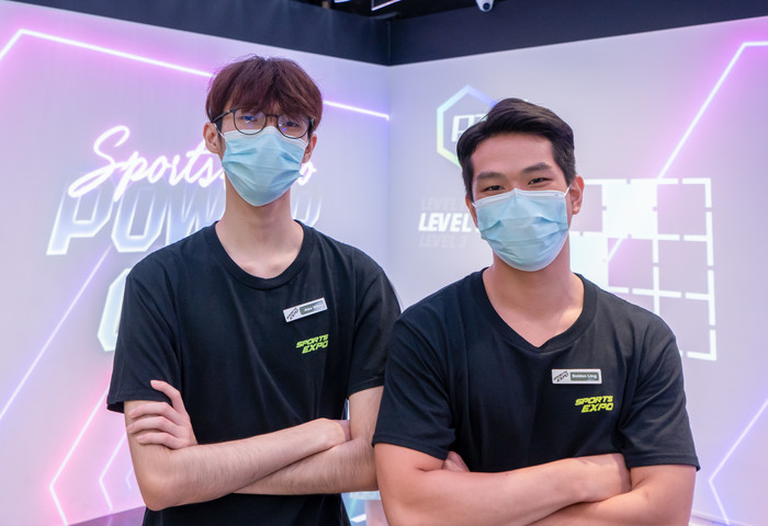 Alex（左）和豪仔（右）在 SPORTS EXPO 實習期間，學習到場地管理、科技運用、溝通技巧和活動統籌等相關知識。