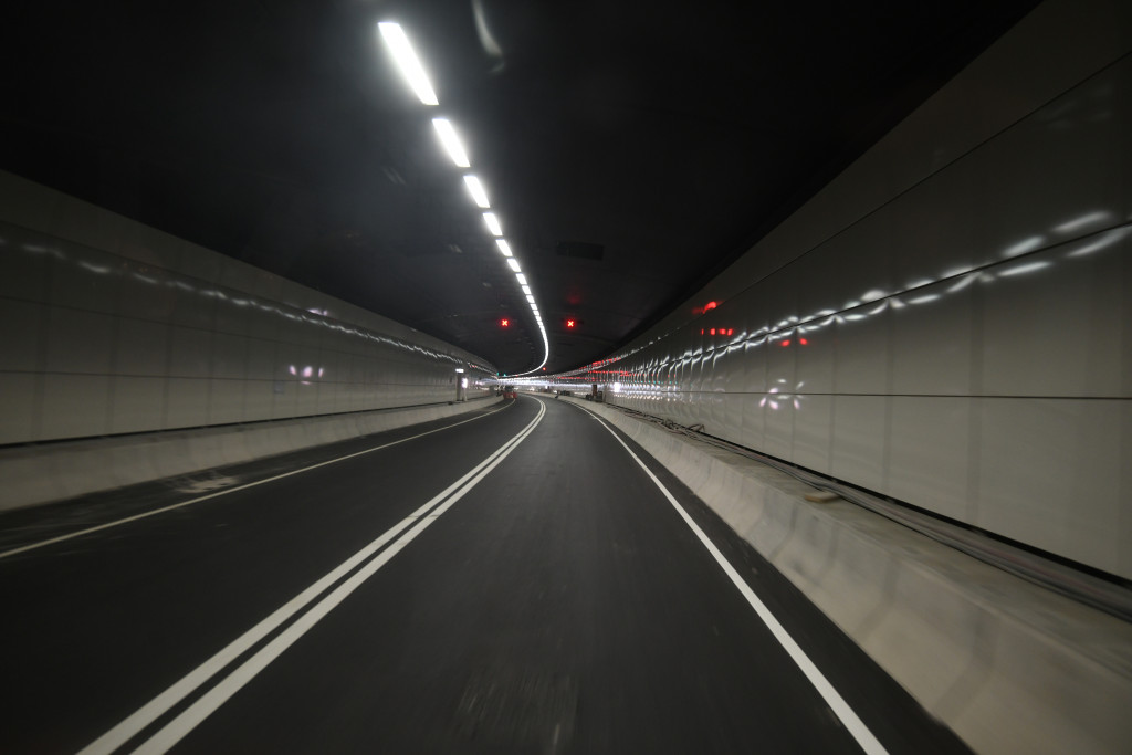 将蓝隧道全长约3.8公里，其中约2.2公里为隧道。资料图片