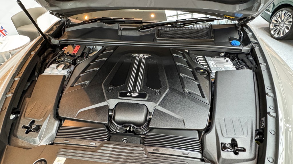 Bentley HK-DCH舉辦The Touch of Mulliner Exhibition:展車搭配4公升V8雙Turbo引擎。