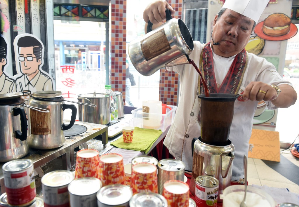 港式奶茶制作技艺于2017年成为首批列入「香港非物质文化遗产代表作名录」的项目。用来隔走茶渣的白布袋经重复使用后，因此染上茶渍而变啡，仿如丝袜，故港式奶茶又俗称「丝袜奶茶」。