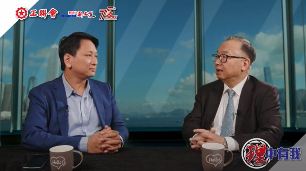 廖长江（右）在邓家彪网台节目上，谈到自己发言是“有野先讲，唔会为讲而讲”。资料图片