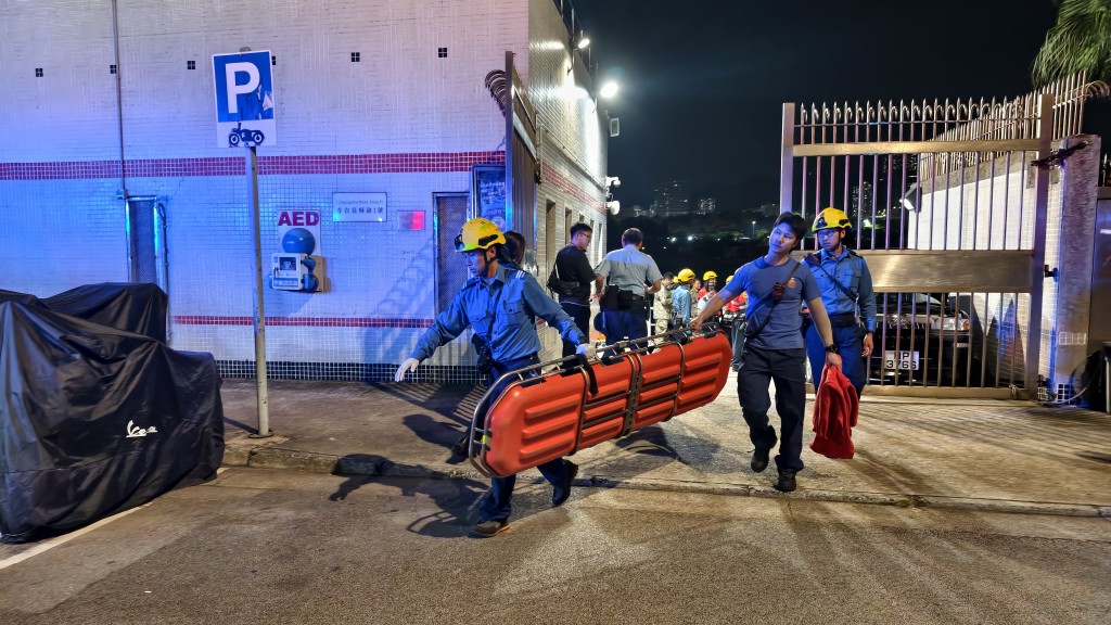 警方消防趕至救援。