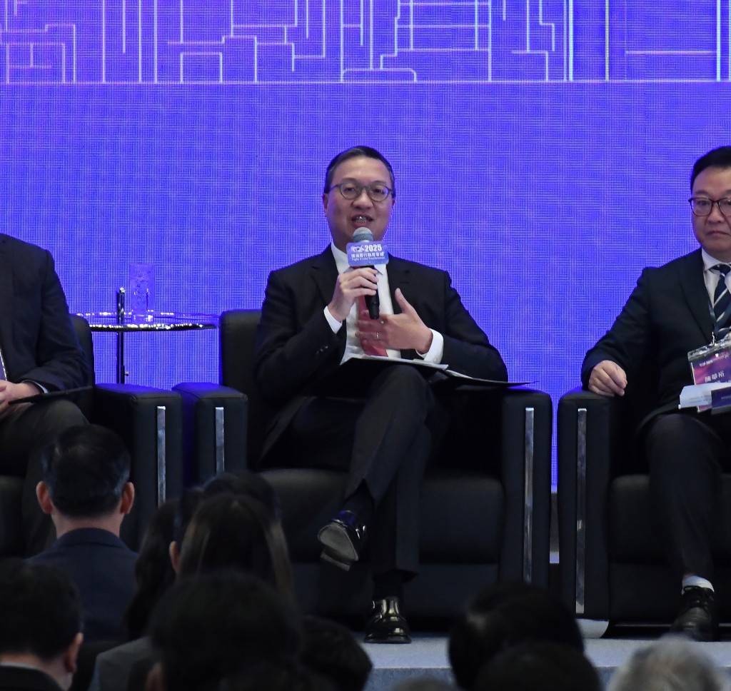 林定國又指國家安全的推廣與教育,除了政府的努力之外,更需要地區及各界的通力合作。 林定國又指國家安全的推廣與教育,除了政府的努力之外,更需要地區及各界的通力合作。