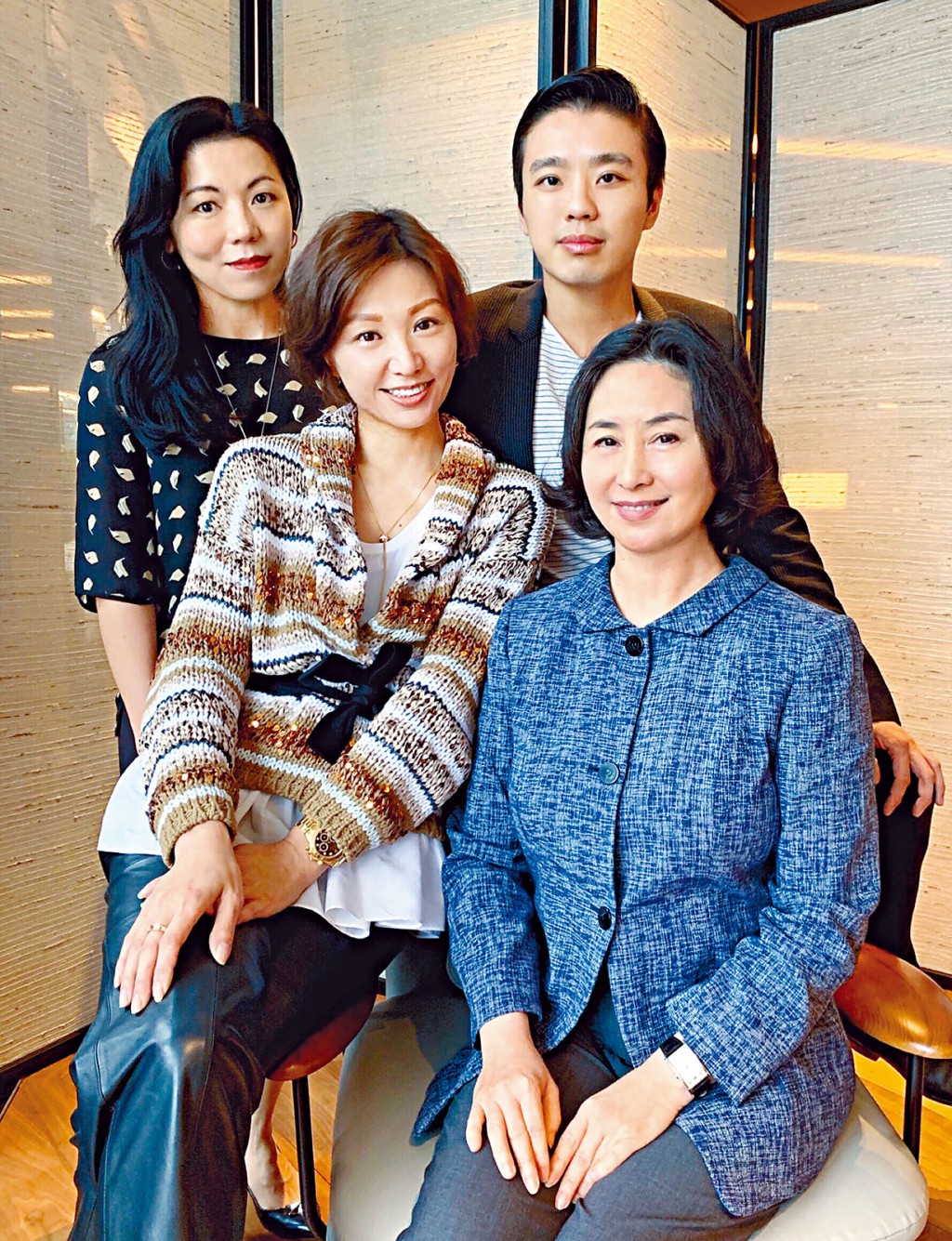 何超琼及郑诗韵（前排左）欢迎严百乐（后排左）和张宇成（后排右）成为董事局的一分子。