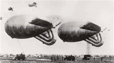 二战时英军用气球防空。