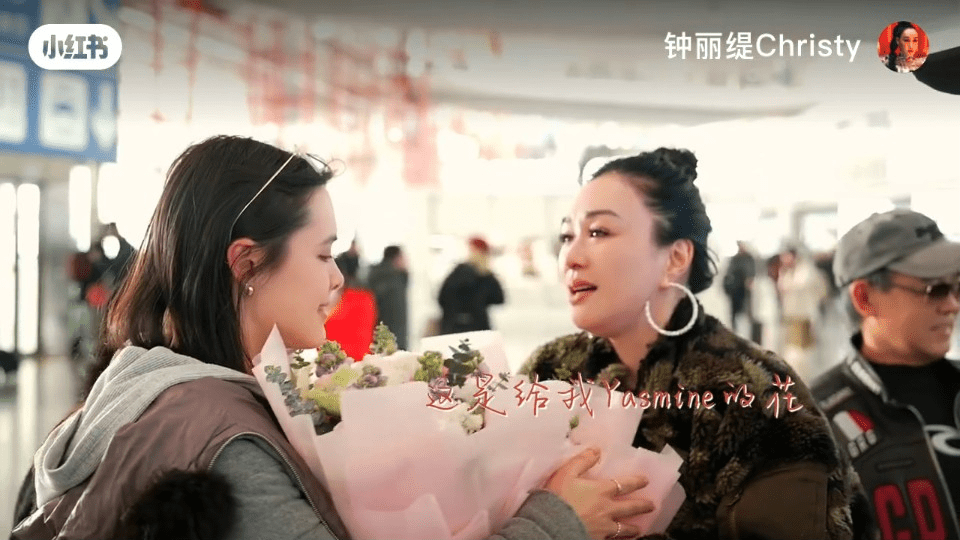 大女张敏钧相隔5年回北京与家人相聚。