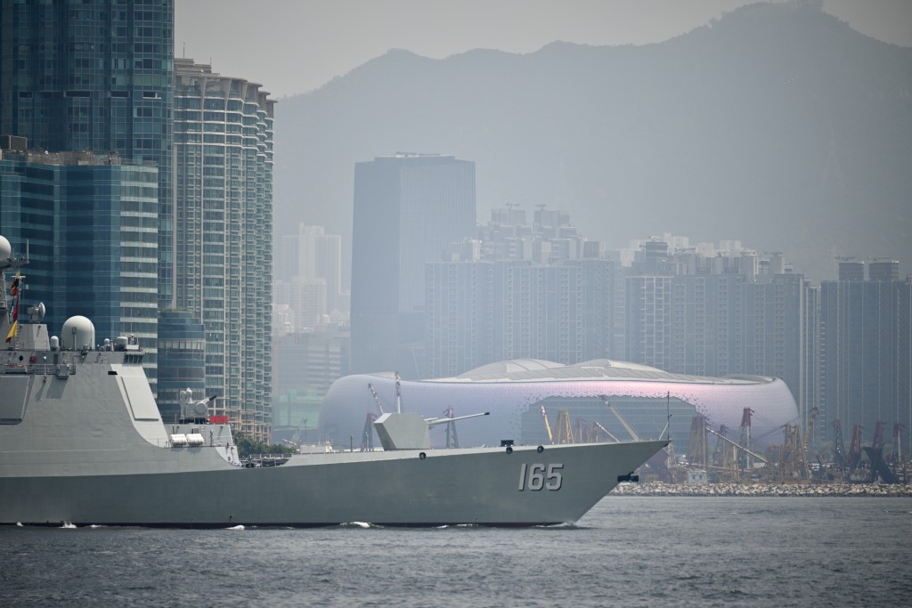 山東艦航母編隊訪港4日完結離港。蘇正謙攝 山東艦航母編隊訪港4日完結離港。蘇正謙攝
