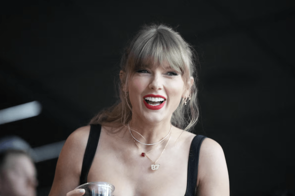 一名場館女職員近日分享一段於去年聖誕獲Taylor Swift低調給予4700元小費的「奇遇」。路透社