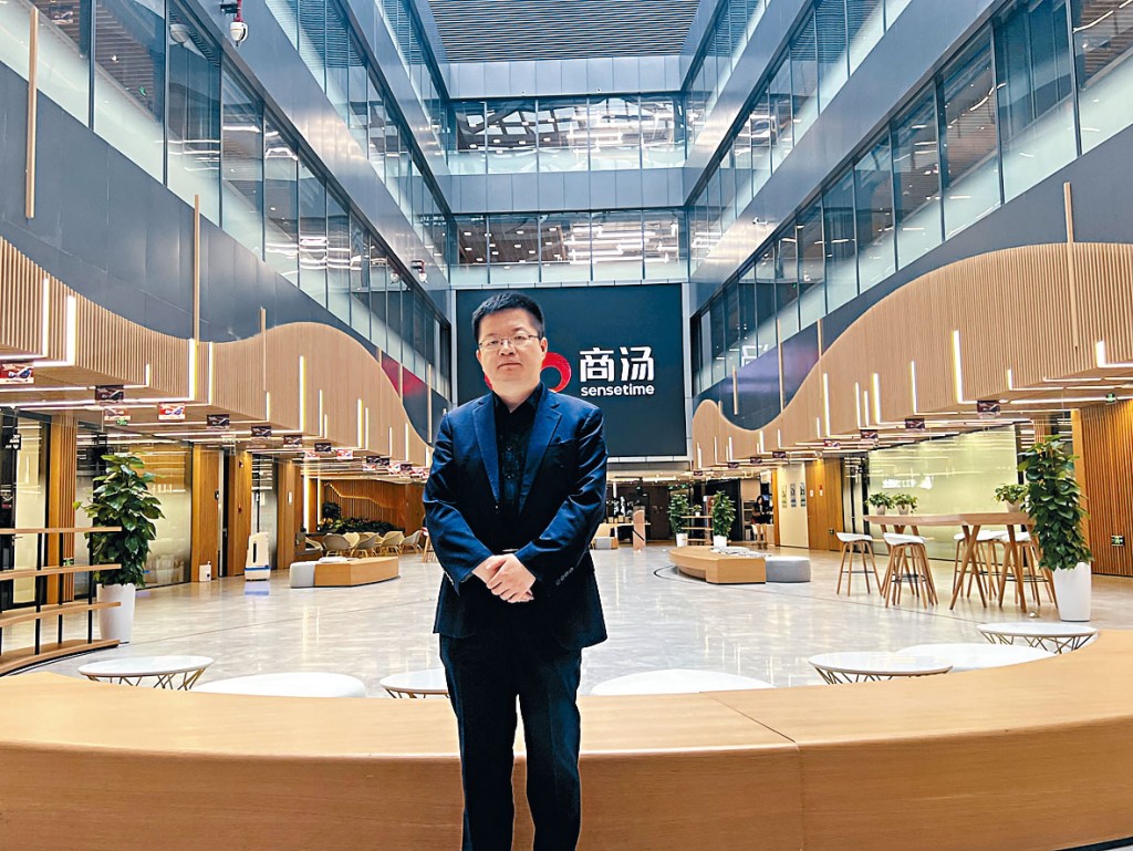 王曉剛表示,智能汽車將會成為帶動人工智能產業化落地的重要業務方向。