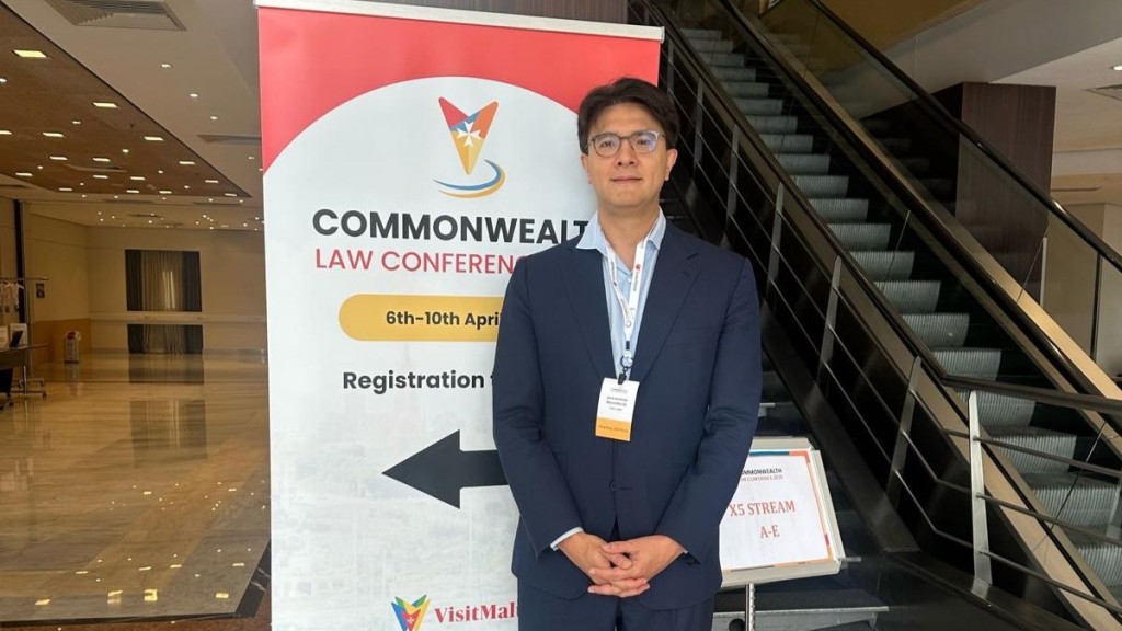 毛樂禮首以大律師公會主席身份，在馬爾他出席大型國際會議，向外介紹香港司法制度及優勢。