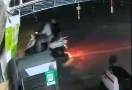 2名初中男生涉嫌駕大膽車。抖音@昌江宣傳