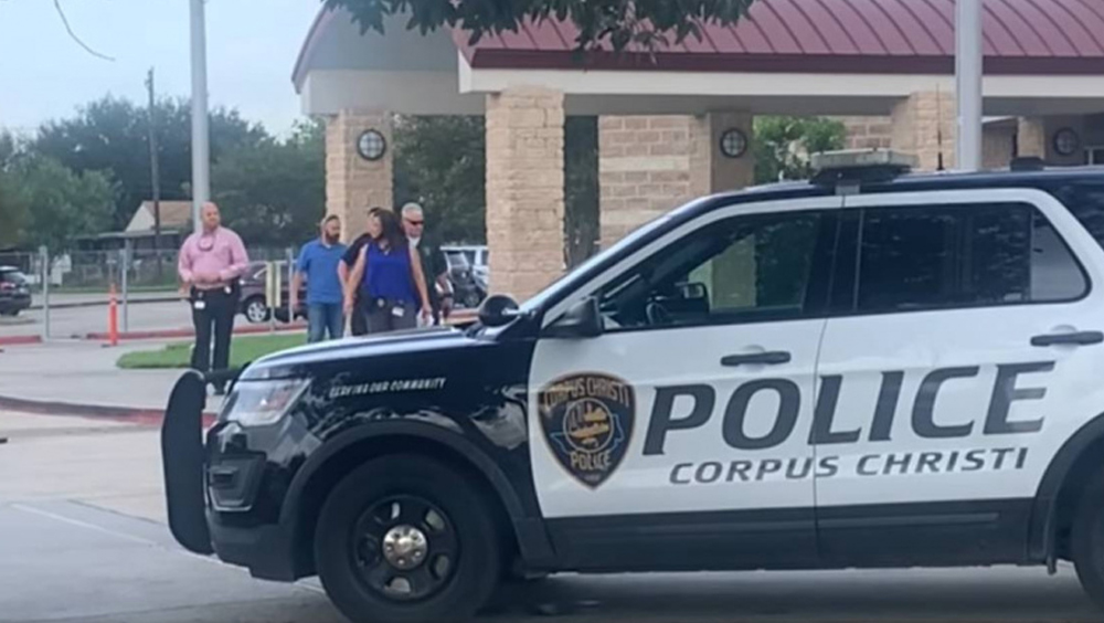 德州一名30歲的父親讓4歲兒帶已上膛的手槍到校，警方發現後該父親隨即被捕。網圖