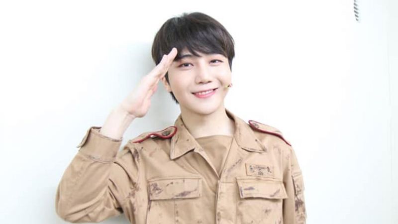 成员珍虎已于今年5月入伍，PENTAGON暂以8人制活动。