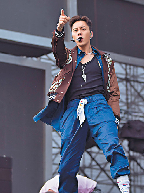 ■陳偉霆在內地人氣甚高,自然有份演出中秋晚會。