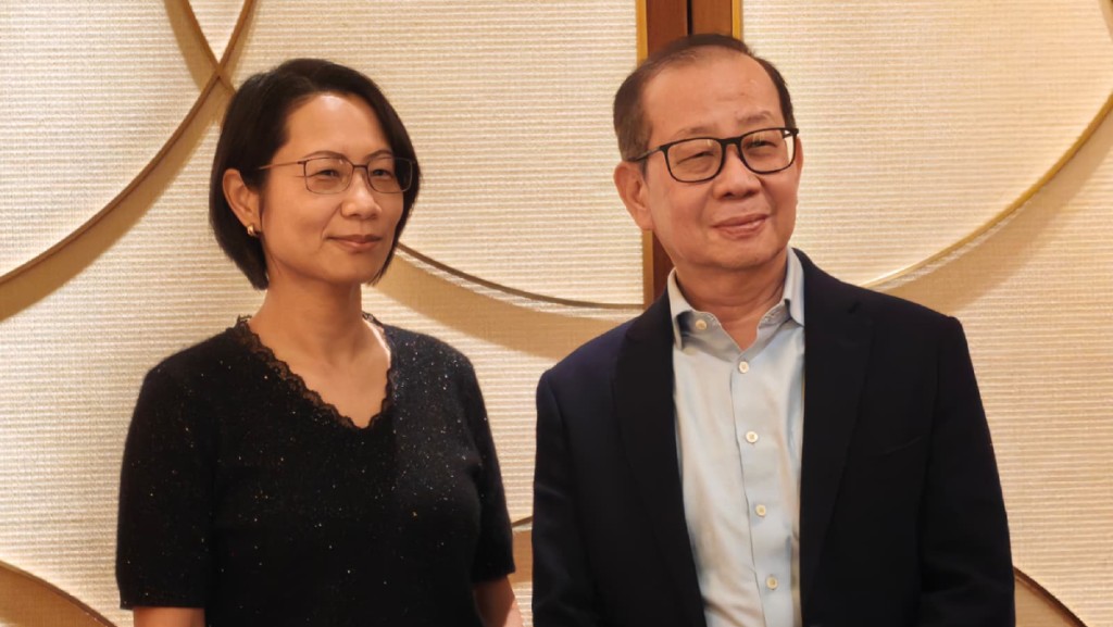 ASMPT行政總裁黃梓达（右）