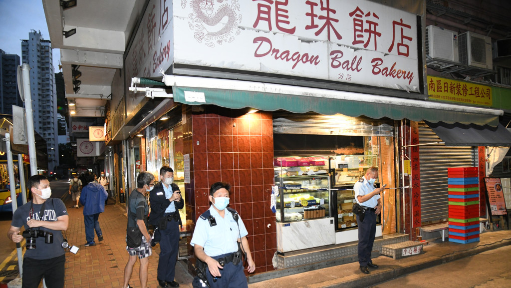 饼店职员早上开工时发现店铺被爆窃。