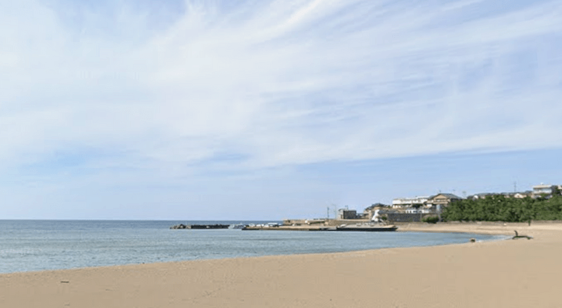 福井縣坂井市三國町有5名越南人墮海，目前還有3人下落不明。圖為三國町海景。Google街景