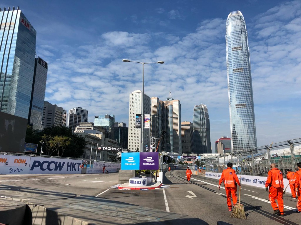 FE在中环海滨龙和道再次上演。