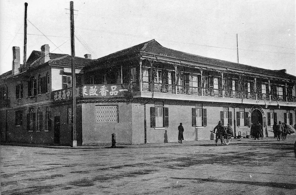 福州路西藏路口的「一品香」，是上海最早由中國人開設的西餐館之一。