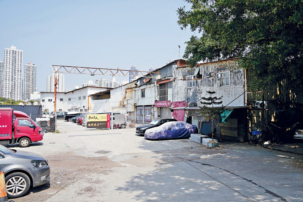 新世界元朗十八鄉一幅鄉村式發展用地申建1116伙住宅，獲城規會局部同意。