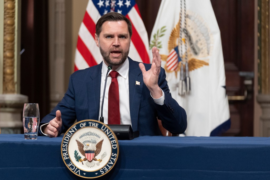 美国副总统旗以白色做底色。美联社