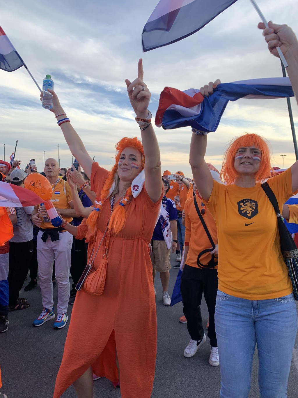 荷兰球迷非常热情。