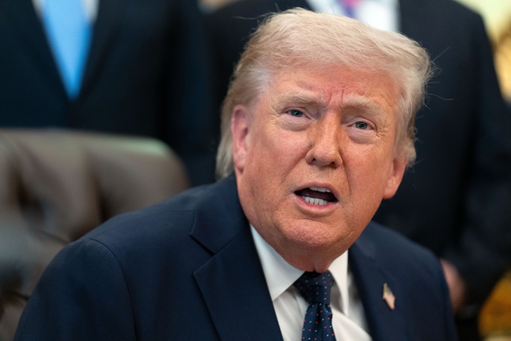 特朗普告訴記者，他尋求的是一個「沒有核武器的伊朗」。美聯社