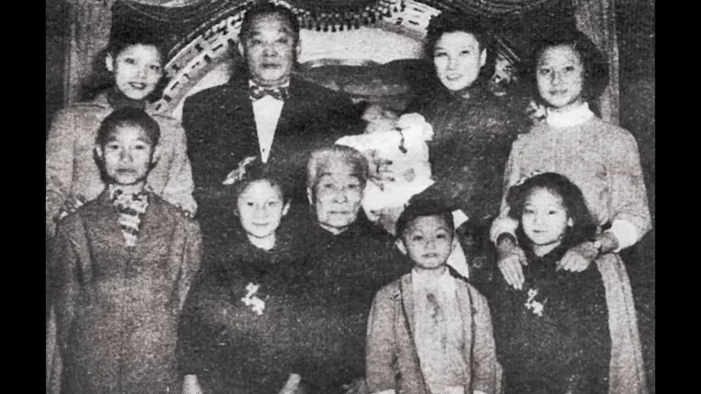 梁醒波育有三子四女，其中大女梁葆贞在80年代于处境喜剧《香港八一》系列中担演「顺嫂」深入民心。