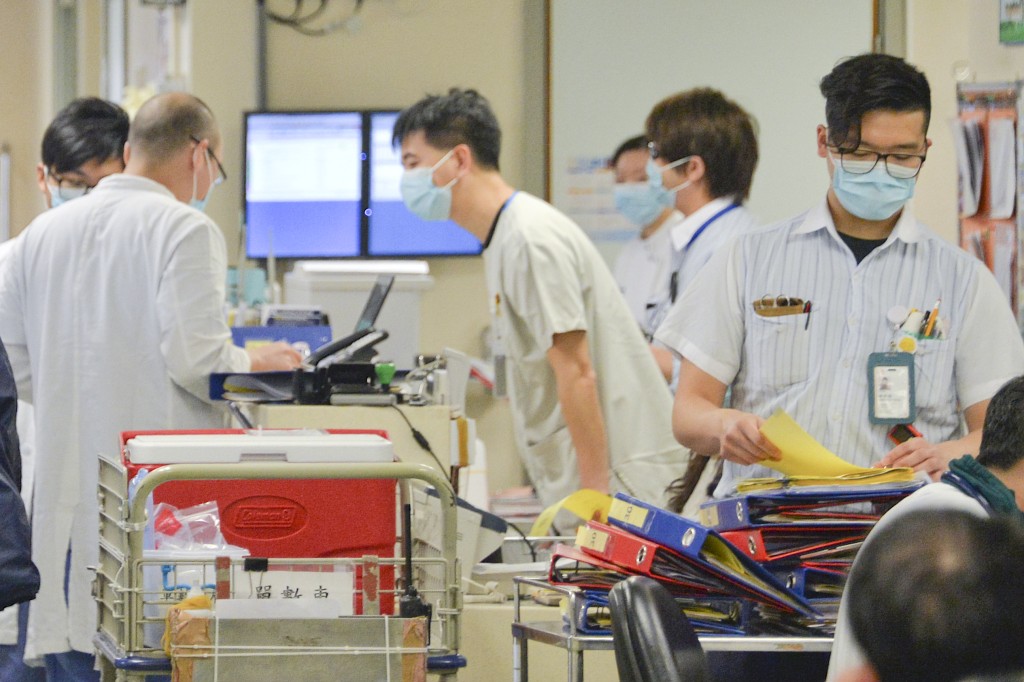 建議當有足夠學額時，可多向香港本地以外的地方招收醫科學生。資料圖片