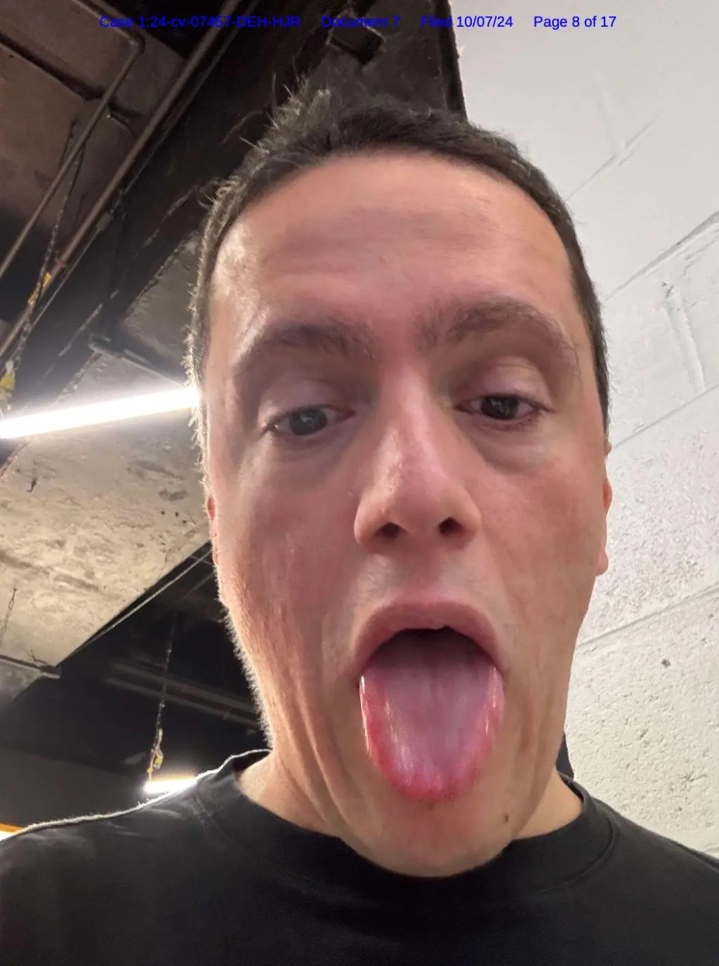 德国游客曼茨(Faycal Manz)控告纽约Tacos No.1「莎莎酱太辣」使其身心受苦。 纽约南区地方法院 德国游客曼茨(Faycal Manz)控告纽约Tacos No.1「莎莎酱太辣」使其身心受苦。 纽约南区地方法院