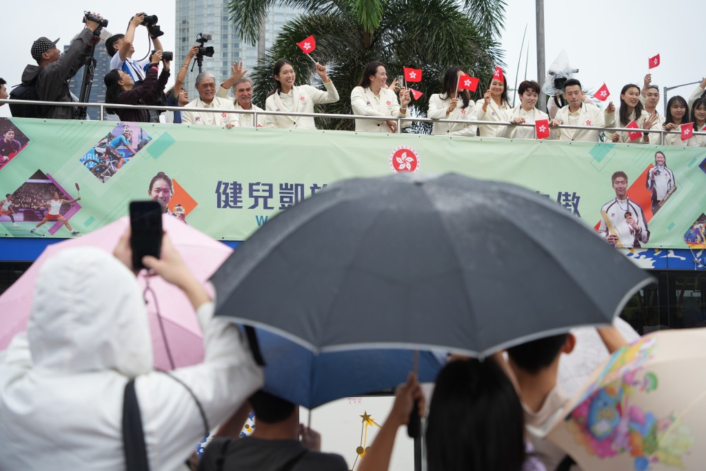 港隊奧運選手巴士巡遊，天星碼頭。吳艷玲攝