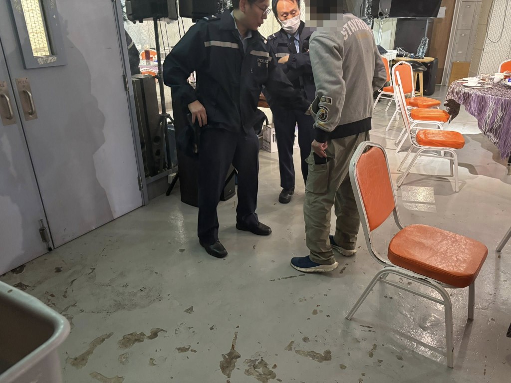 警方接報到場調查。fb「東記私房菜」圖片
