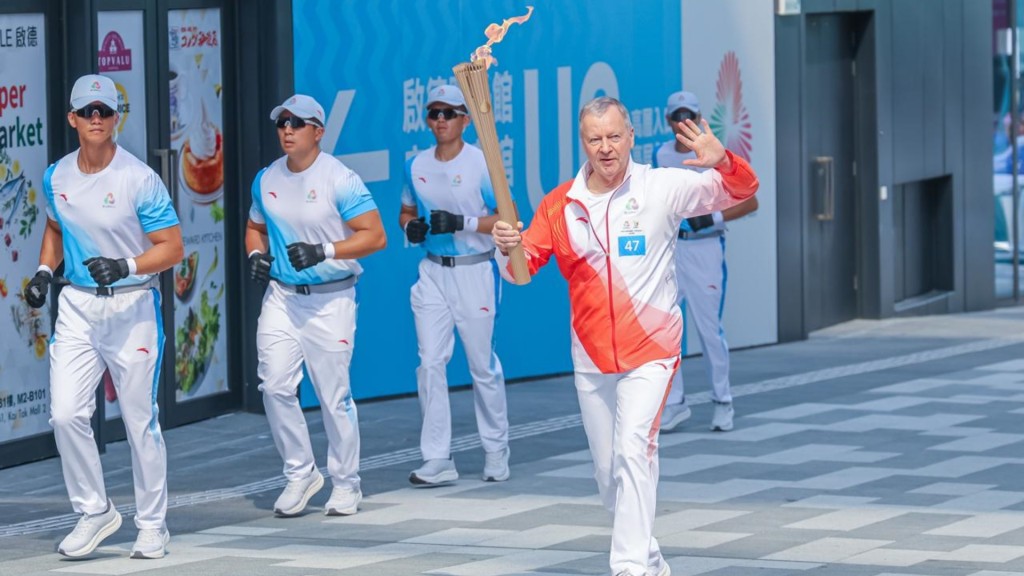 馬會行政總裁應家柏跑第47棒。馬會圖片