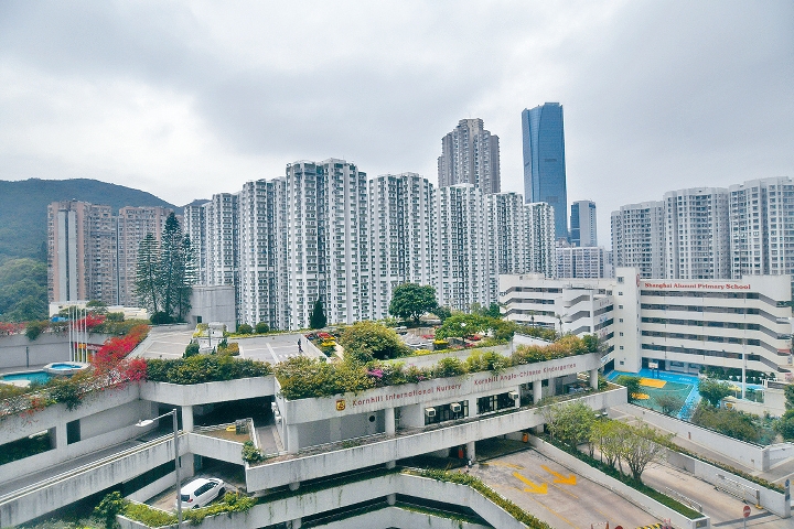 廳堂視野十分遼闊，眺望南豐新邨。