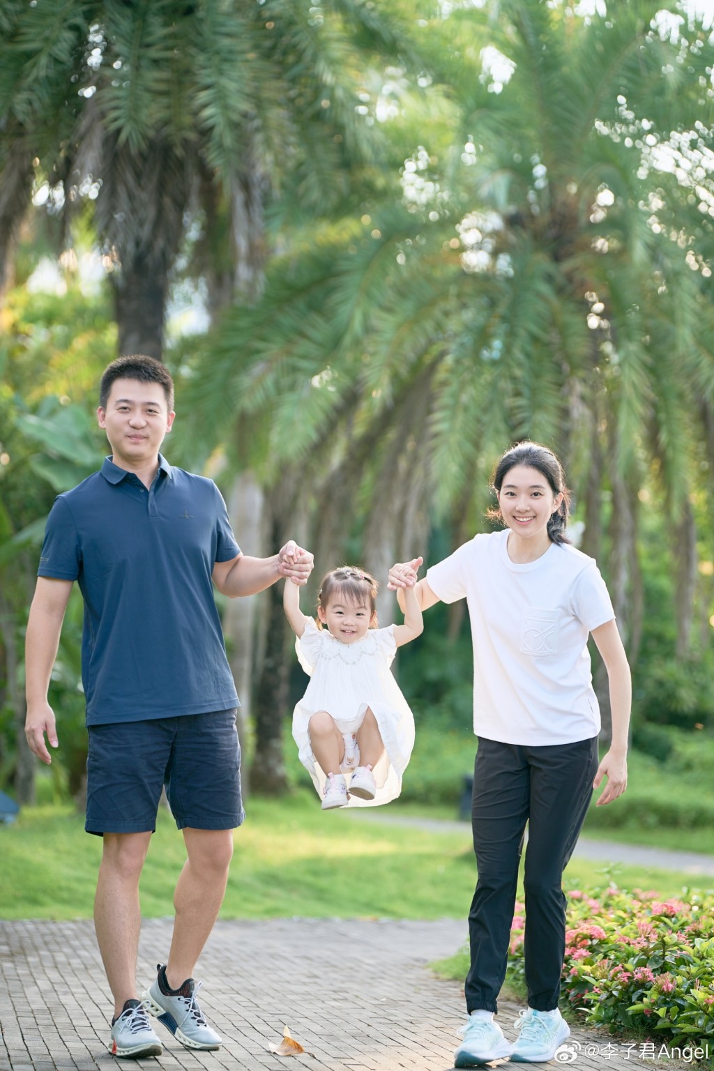 有传言李子君嫁入豪门后，与樊振东的绯闻才消失。