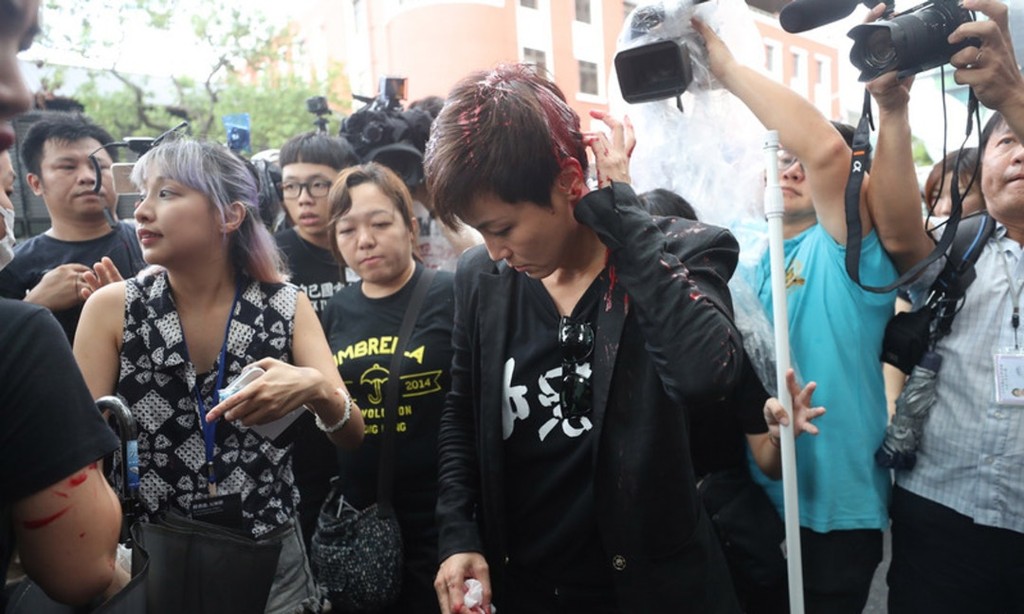 何韻詩2019年在台北參加示威時遭淋油。