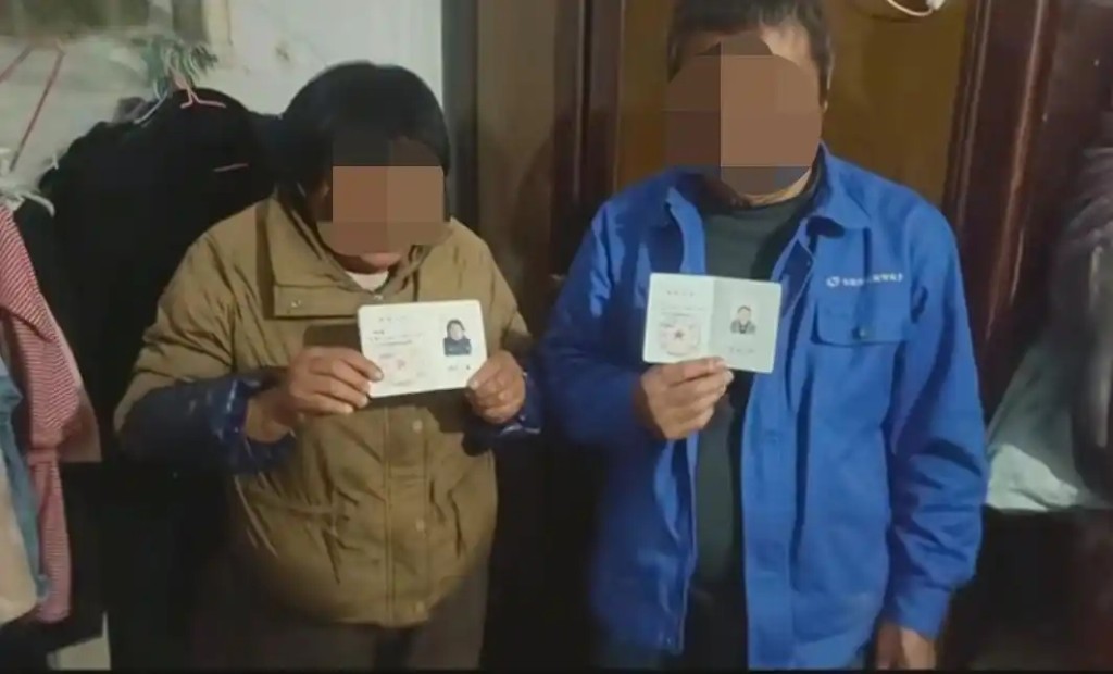 男孩的残疾夫妇。