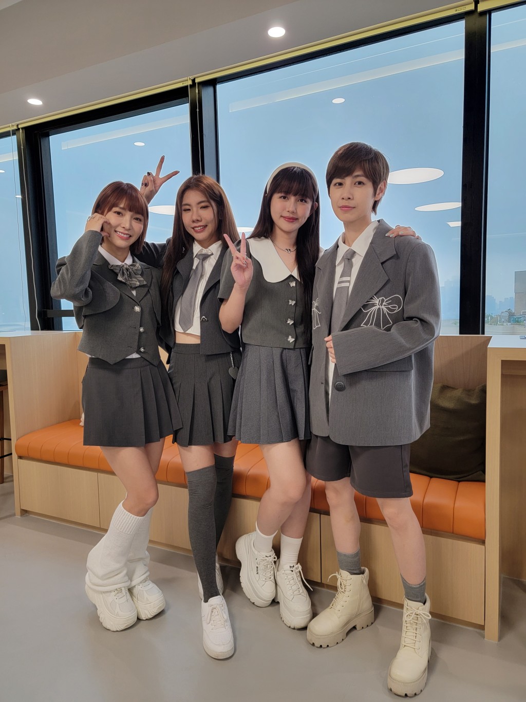 「BOOM!怪物星人」是台灣創作女團，魏嘉瑩是核心成員之一。