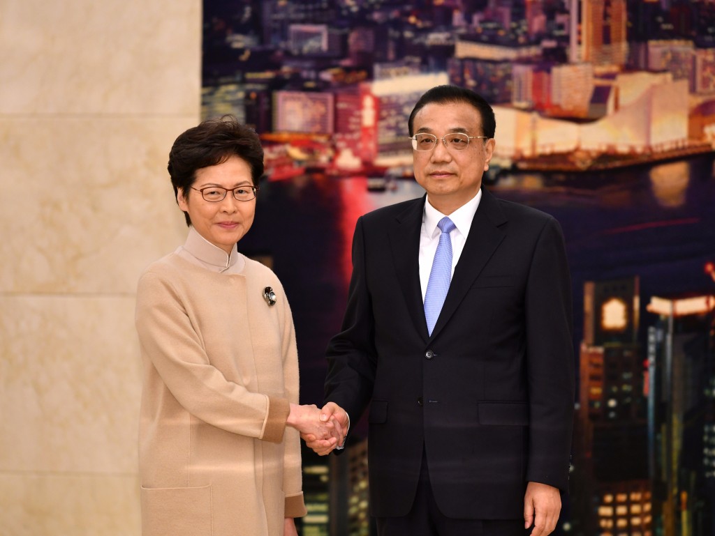 前行政長官林鄭月娥（左）曾獲李克強（右）接見。政府新聞處圖片