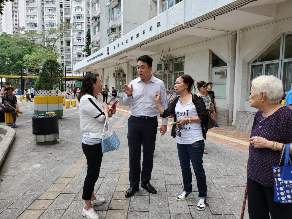 沙田區民建聯區議員李世榮(中)。 林思明攝