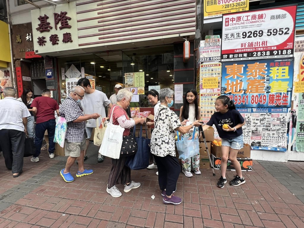 基隆茶餐厅直至上周（农历七月十五）仍有派物资关怀社区长者。基隆茶餐厅FB图片