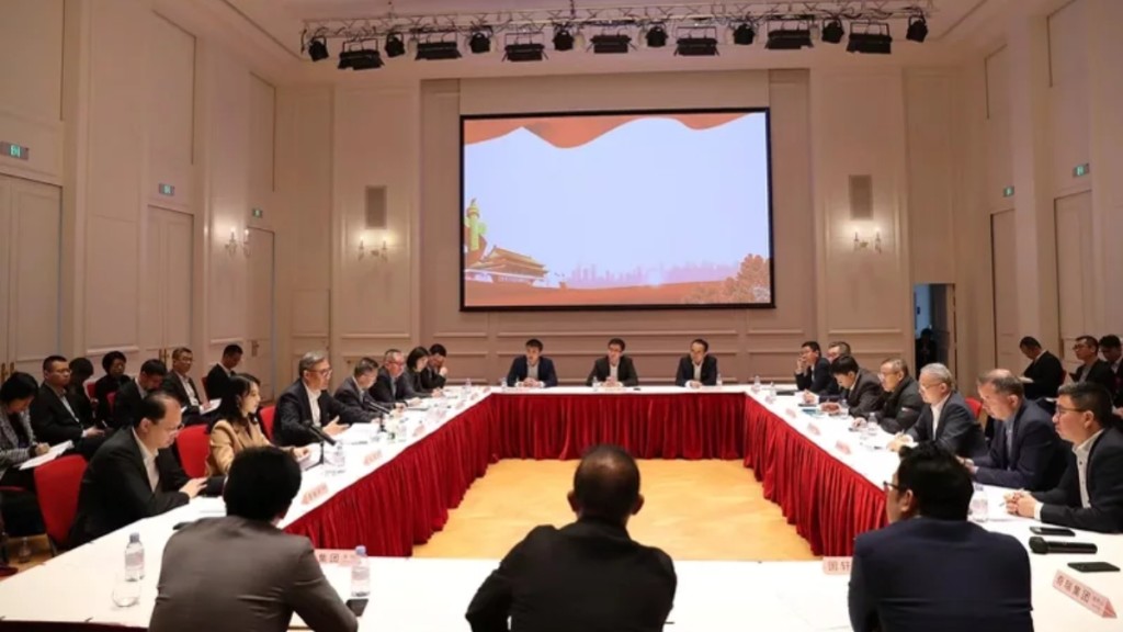 王文涛在法国与在欧中资电动车企业召开圆桌会议。商务部