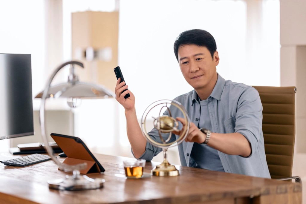 Leon认为财富是自己资产外，亦是家人的喜与乐。