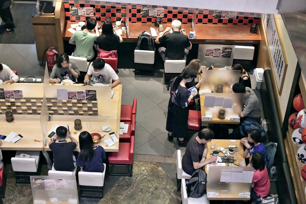 網民建議與同事食飯後出電郵集體收錢或者轉去快餐店。示意圖片
