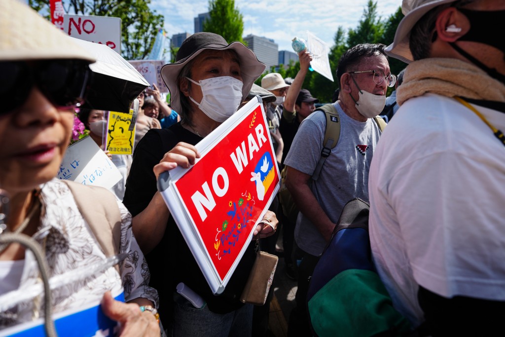 日本國會前19日有逾3萬人示威，反對修改和平憲法。新華社