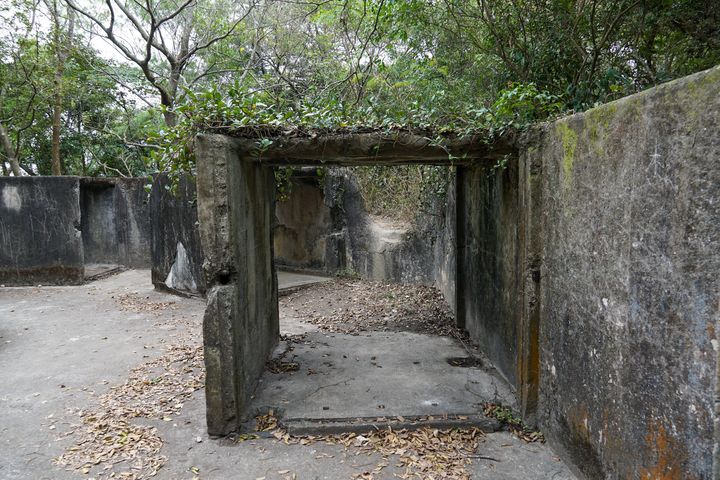 曾設置高射炮的松林炮台，四周建有不少可供躲避的地方。