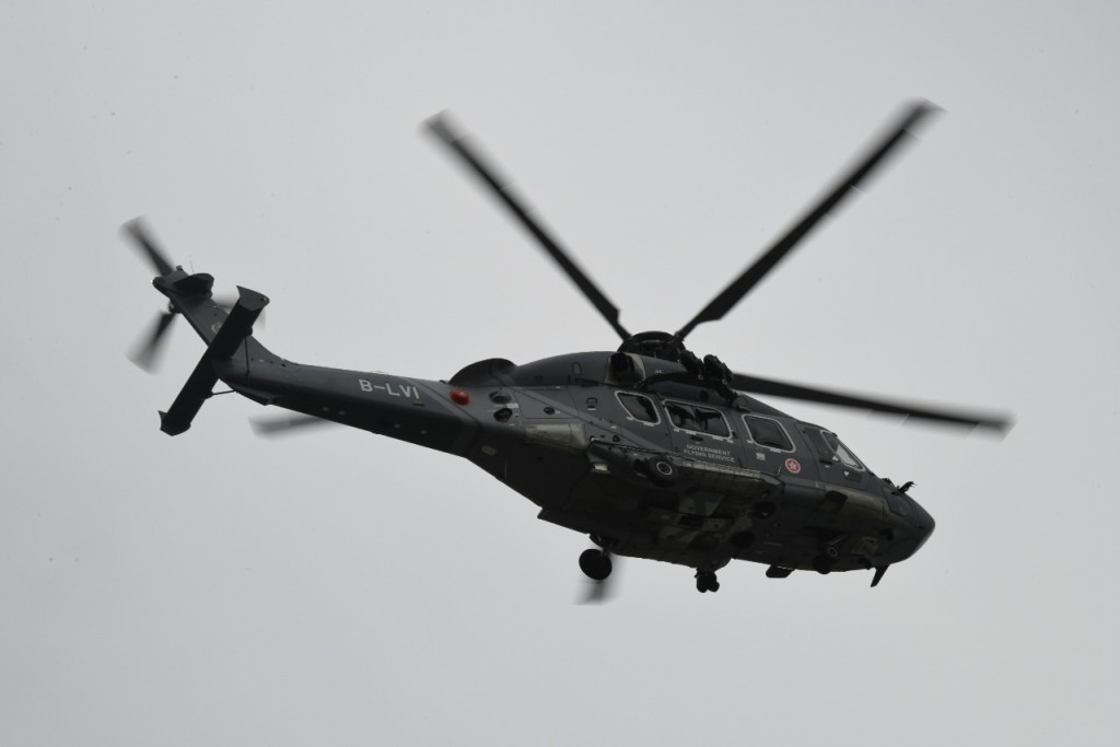 飛行服務隊派出直升機將女子送往東區醫院。