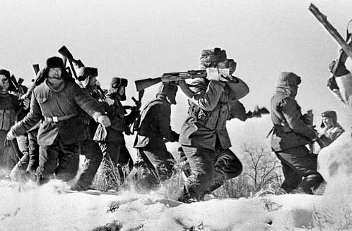 60年代中蘇邊境衝突，雙方士兵曾使用槍托格鬥。