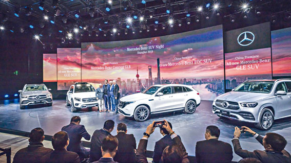 ●平治在上海車展發表多款SUV新車，包括GLE、純電動EQC，以及全球首次亮相Concept GLB。